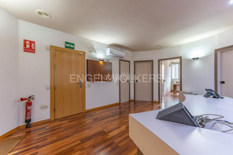 Apartamento gran oportunidad para crear tu hogar en el centro 131m2 en Terrassa
