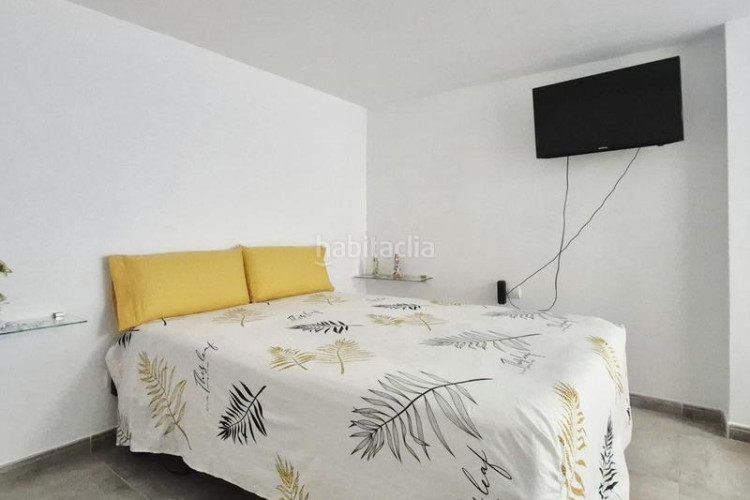 Planta baja  seminueva de 3 hab con patio de 60 m2 sur en rambla francesc macia en Terrassa