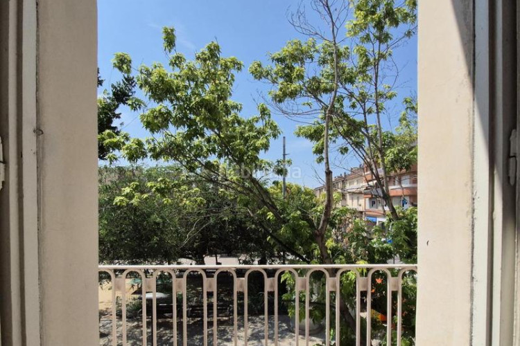 Casa de 190 m2 amb pati a la plaça del progres en Terrassa