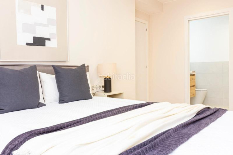 Piso precioso piso en inmejorable ubicación: vivienda esquinera con mucha luz: salón-comedor-cocina, 3 habitaciones, 2 baños, terraza.. en Terrassa