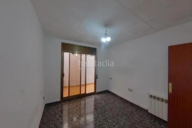 Piso (barcelona). "okupado" (no se puede visitar ni hipotecar). en Terrassa