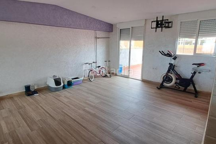Ático atico totalmente reformado. 2 hab. dobles. 2 terrazas. amplio estudio. en Terrassa