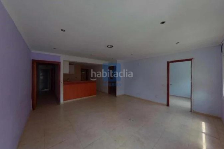 Piso inmueble ilegalmente okupado situado en la calle del renaixement 3, 12, , barcelona en Terrassa
