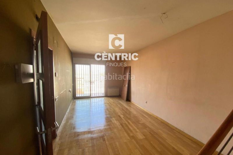 Dúplex piso de tres habitaciones situado en el barrio de escoles. en Terrassa