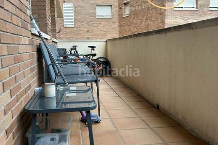 Piso amplio piso familiar con suite, balcones y parking en zona residencial tranquila en Terrassa