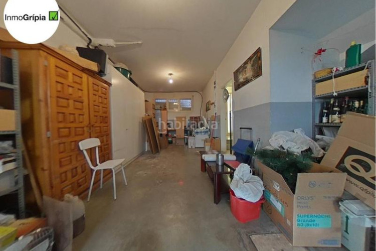 Casa adosada  en venta en les arenescan montllorla grípia08227 en Terrassa