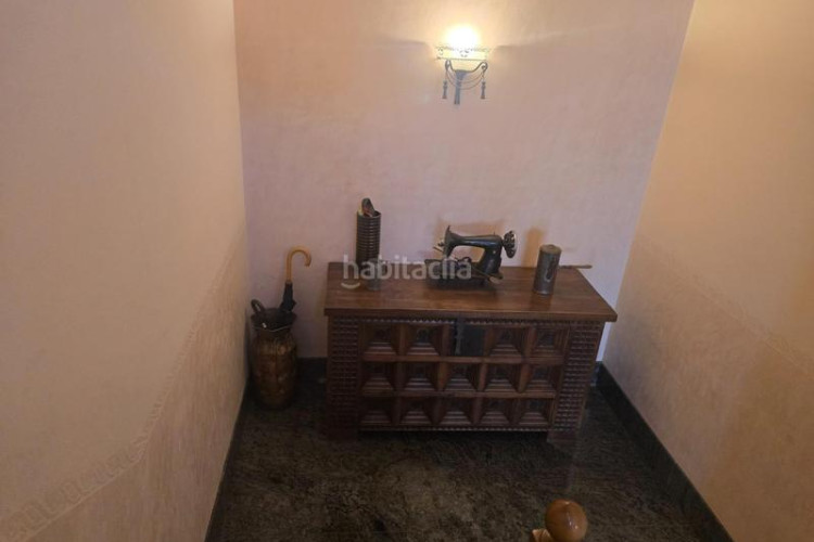 Chalet casa de 3 plantas con piscina y gran garajealmacén en Terrassa