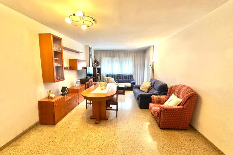 Piso  con 4 dormitorios y balcón en Sant Pere Nord Terrassa