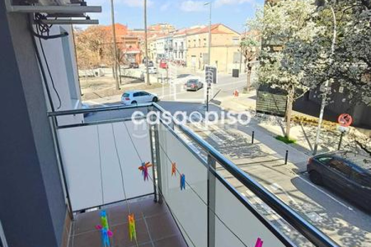 Piso  reformado en La Cogullada 3 dormitorios, 1 baño, todo exterior, cocina individual, con dos balcones uno de 6m y otro de 4m y en Terrassa