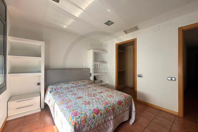Casa adosada amplia casa adosada en La Maurina – 293 m², con garaje, ascensor y terrazas en Terrassa