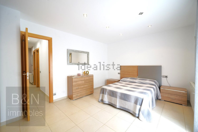 Un hogar reformado, con doble salida exterior y solo un vecino.