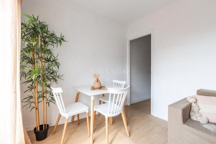 Dúplex vivienda tipo dúplex de 4 habs. con terraza. zona Segle XX. en Terrassa