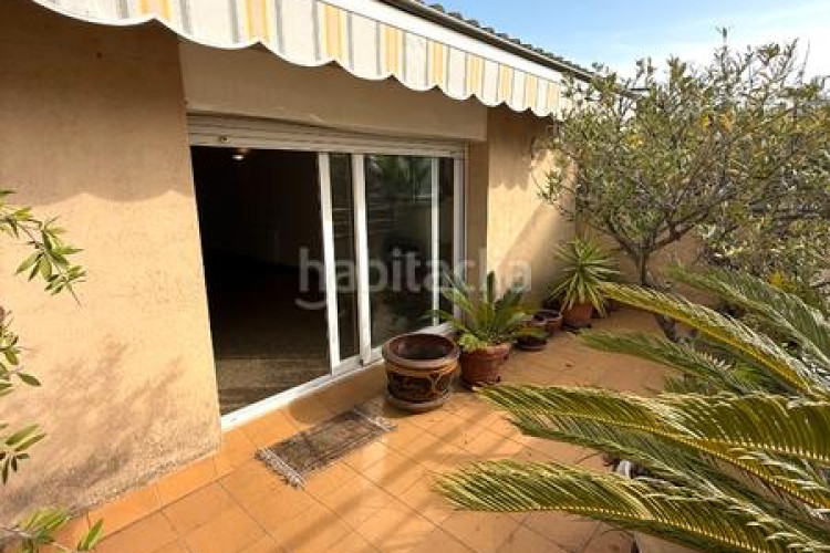 Dúplex ático dúplex, 4 habs.+ 3 wc, ascensor, parking y 2 terrazas. en Terrassa