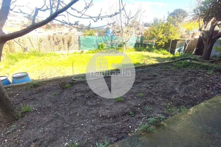 Casa encantadora casa independiente en Can Parellada, perfecta para dos familias en Terrassa