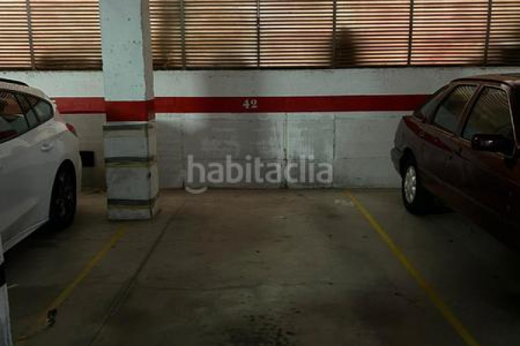 Piso 3 habitaciones, terraza, balcón y parking en Terrassa