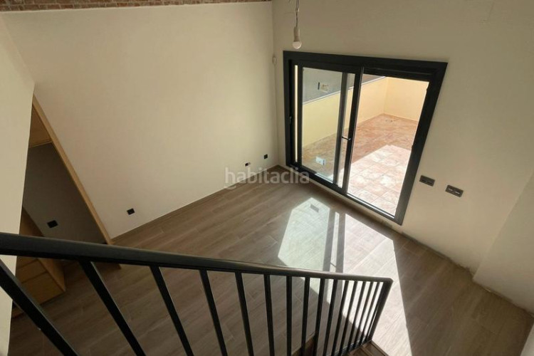 Dúplex zona de Ca n'Aurell. duplex de obra nueva de 3habs. + 1lav. + terraza en Terrassa