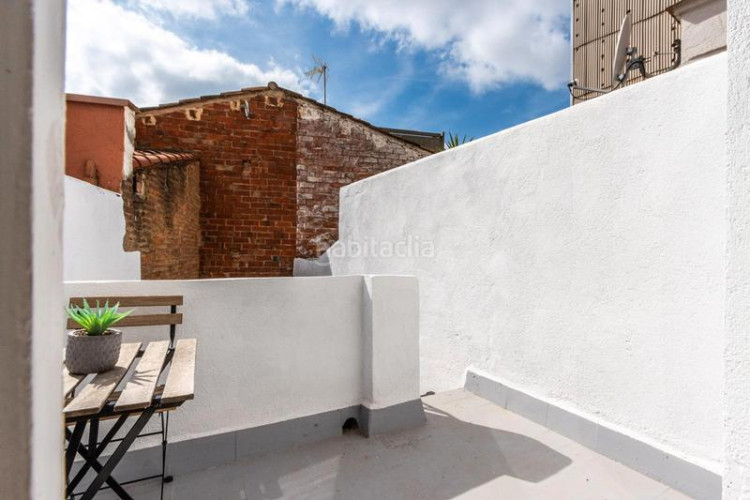 Dúplex vivienda tipo dúplex de 2habs. + garaje + patio. zona Segle XX en Terrassa