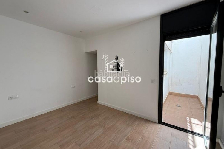 Casa adosada  en ca naurell, 3 dormitorios y 2 baños. buen estado, orientada al sur. perfecta para disfrutar de un hogar acogedor. en Terrassa