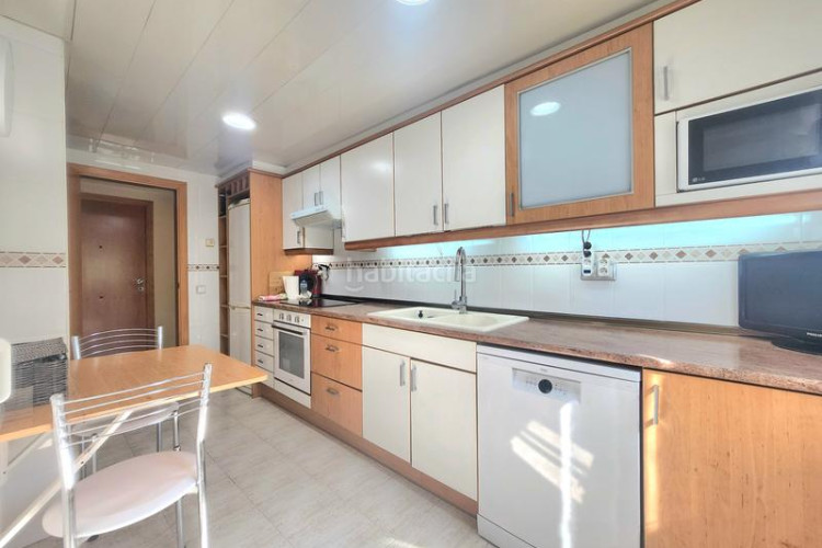 Piso 3 dormitorios, piscina, parking y trastero en Terrassa