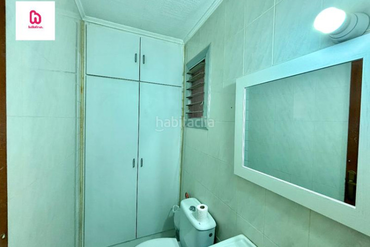 Piso  de 4 habitaciones con lavadero galería y balcón en Terrassa