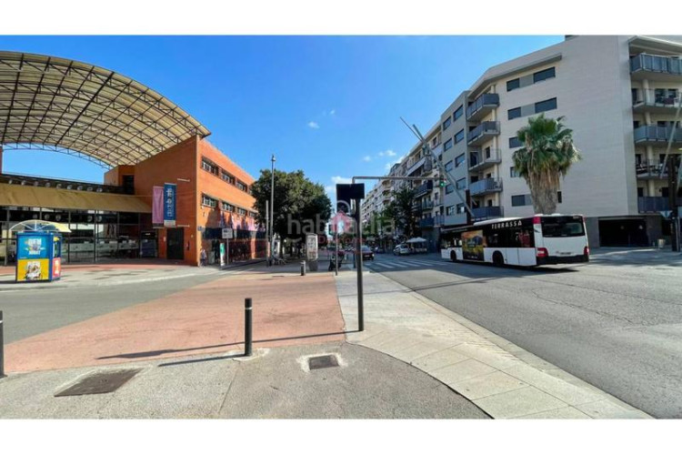 Piso  seminuevo en venta tocando avda. de barcelona de 35m construidos. en Terrassa