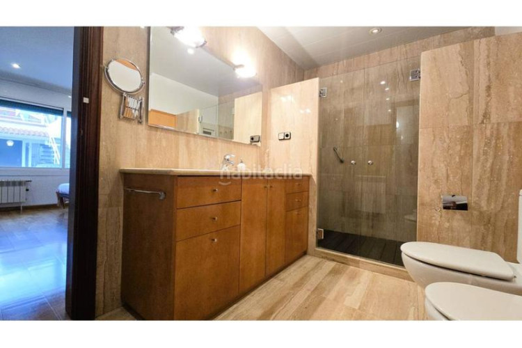 Piso oportunidad piso tipo casa gran garaje y terraza en Terrassa