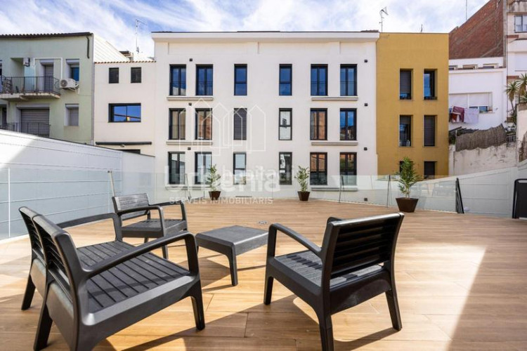 Dúplex luminosos dúplex con terraza con buenas vistas de 3 y 4 dormitorios en Terrassa