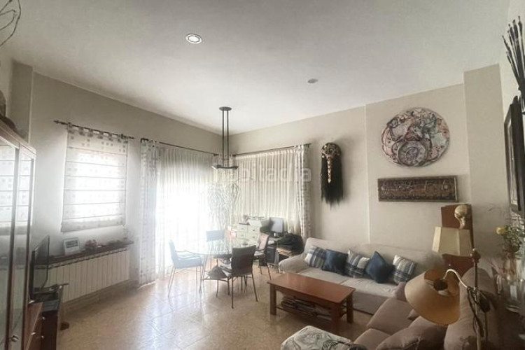 Piso zona de sant pere. piso de 3habs. + 2lav. + balcón + trastero + piscina comunitaria en Terrassa