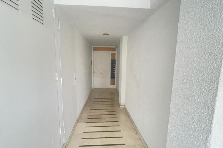 Plau00E7a del Mestre Serrat, Sant Pere