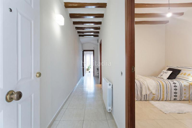 Casa adosada zona de centro. casa adosada de 4habs. + 2lav. + patio en Terrassa
