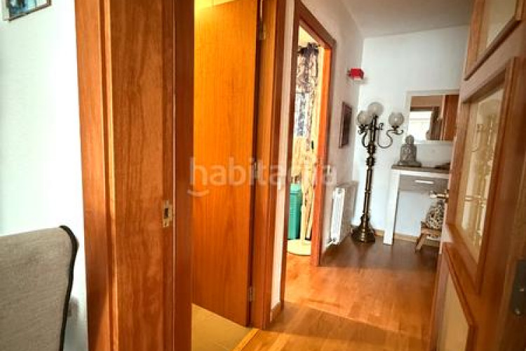 Piso zona de Ca n'Aurell. piso de 4habs. + 2lav. + balcón en angel sallent en Terrassa