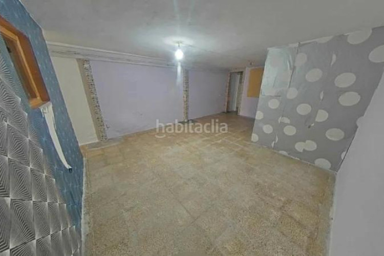 Casa adosada (barcelona). "okupado" (no se puede visitar ni hipotecar). en Terrassa