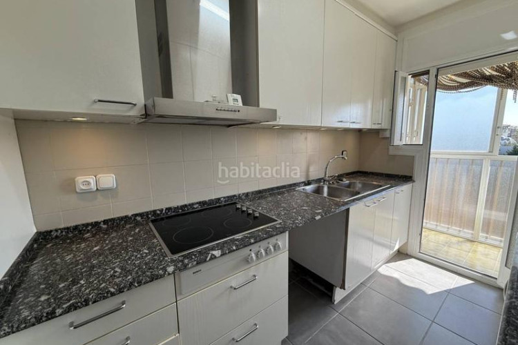 Piso gran piso en can aurell , 4 habitaciones y parking incluido en Terrassa