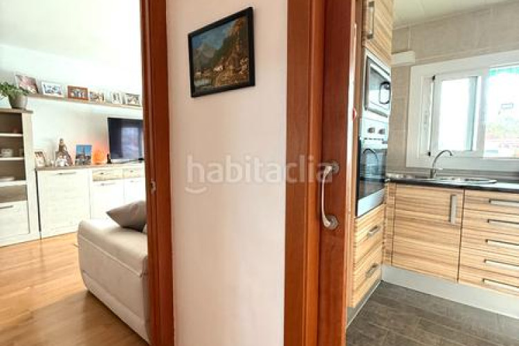 Piso zona de Ca n'Aurell. piso de 4habs. + 2lav. + balcón en angel sallent en Terrassa