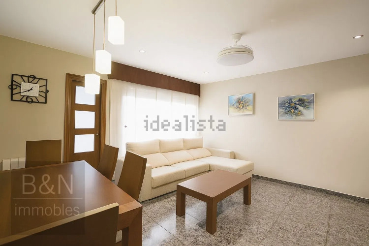 Una planta baja con alma de hogar y dos terrazas que te invitan a disfrutar de la vida