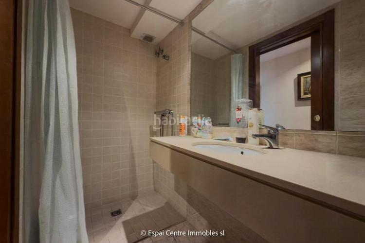 Piso vive en sant pere piso de 88 m con 3 habitaciones, 2 baños y salón luminoso. ubicación ideal cerca de todo en Terrassa