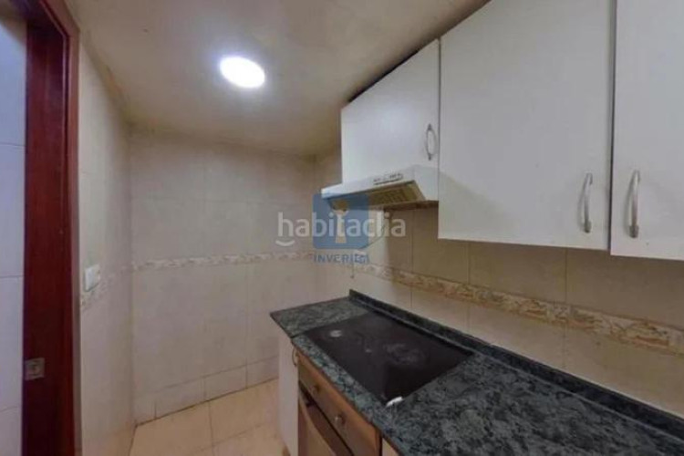 Piso inmueble ilegalmente okupado situado en la calle sant crispi 138, bajos 1, , barcelona en Terrassa