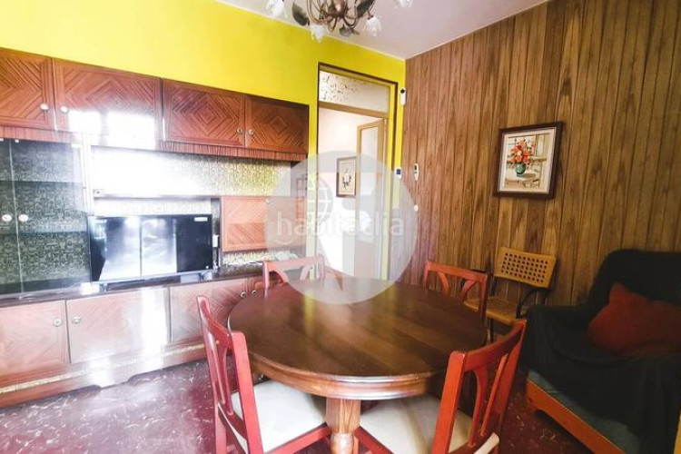 Piso descubre este piso funcional y con mucho potencial! en Terrassa
