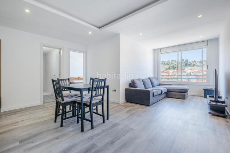 Piso zona de La Cogullada. a 4min a pie de rambla d'egara. luminoso piso de 3habs. + 1lav. reformado a estrenar en Terrassa