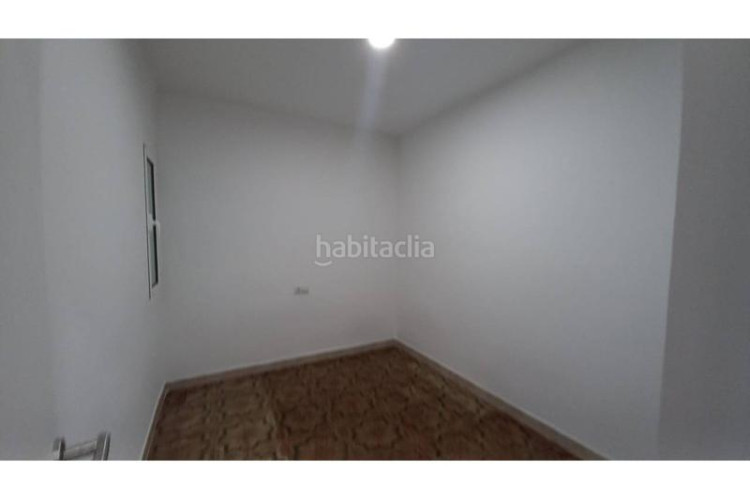 Piso  en la calle olot en Les Arenes - La Grípia - Can Montllor Terrassa