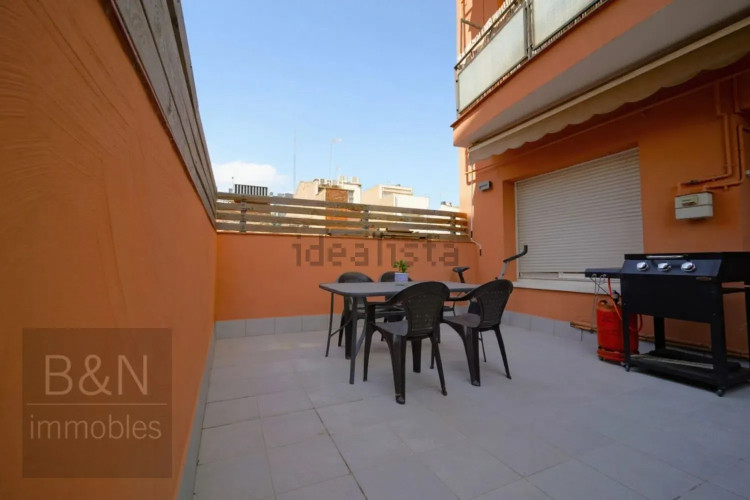 EN EL CENTRO DE TERRASSA CON TERRAZA DE 20 m² Y A UN PASO DEL PARC VALLPARADÍS