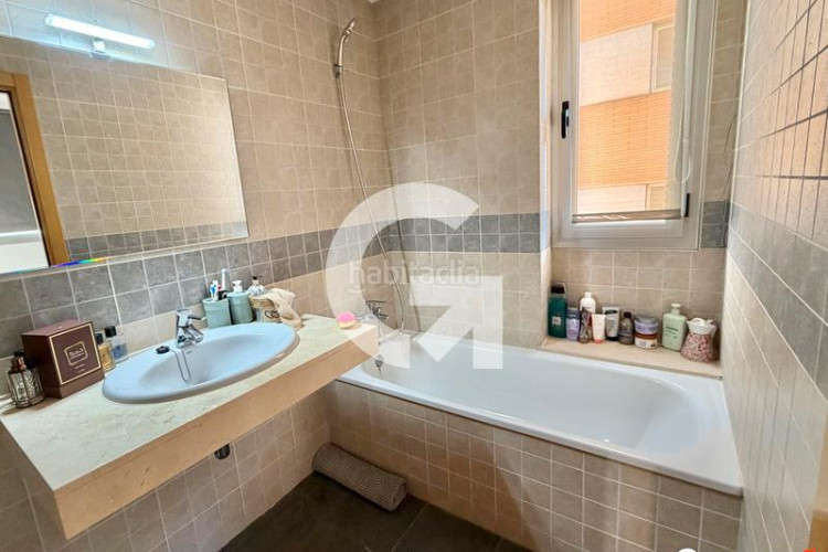 Piso impecable piso con balcon en Torre - Sana Terrassa