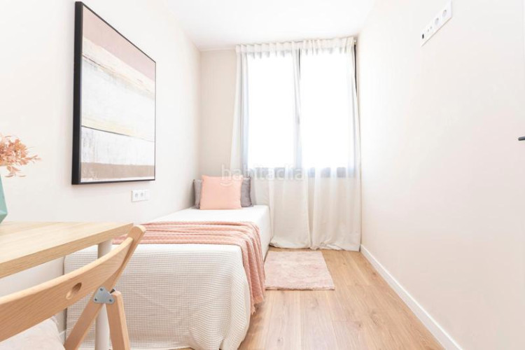 Piso precioso piso en inmejorable ubicación: vivienda esquinera con mucha luz: salón-comedor-cocina, 3 habitaciones, 2 baños, terraza.. en Terrassa