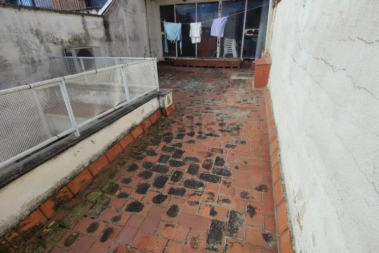 Venta Casa Adosada a Reformar con muchas posibilidades.