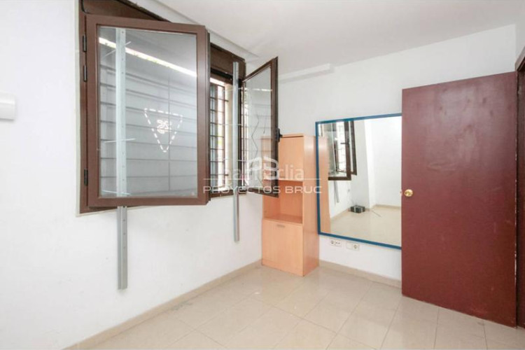 Piso  de 1 dormitorio, finca del 2006 en venta infórmese en Terrassa