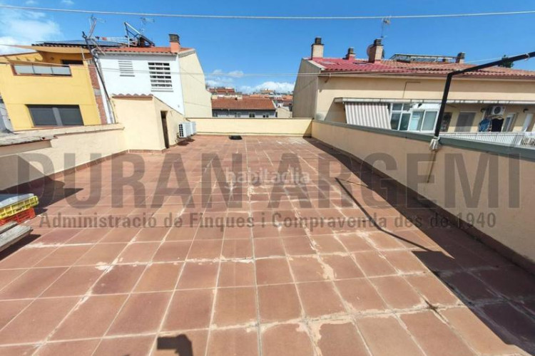 Casa  dos viviendas independientes en venta en la gripia les arenes en Terrassa