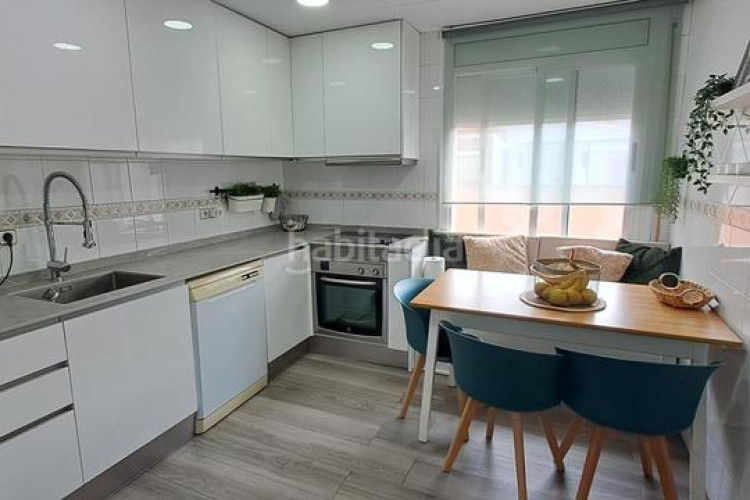 Ático atico totalmente reformado. 2 hab. dobles. 2 terrazas. amplio estudio. en Terrassa