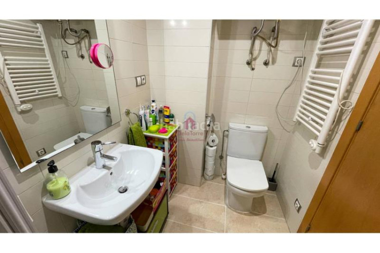 Piso  seminuevo en venta tocando avda. de barcelona de 35m construidos. en Terrassa