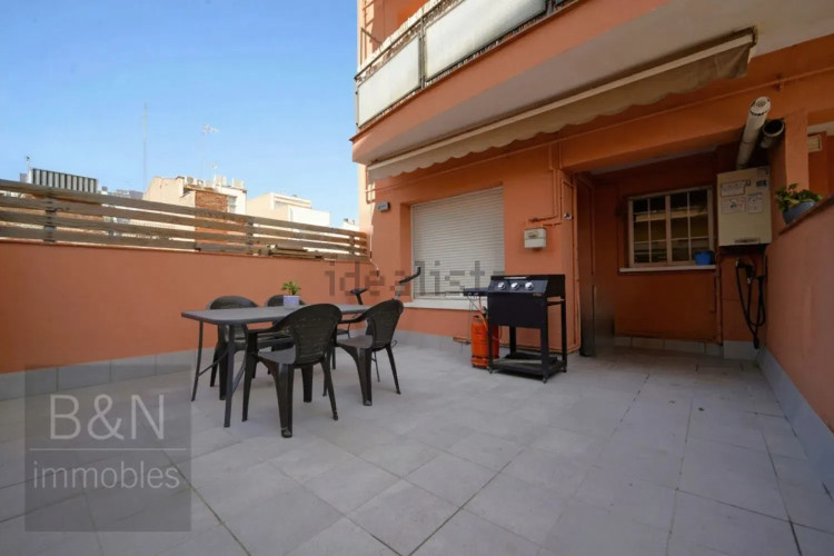 EN EL CENTRO DE TERRASSA CON TERRAZA DE 20 m² Y A UN PASO DEL PARC VALLPARADÍS