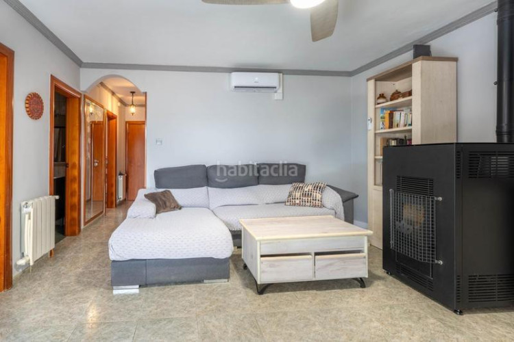 Casa adosada casa para entrar a vivir, con patio y terraza. a 10min. estación renfe este. en Terrassa